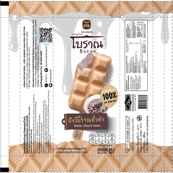 Black bean mixed fresh coconut milk ice cream with sandwich wafer