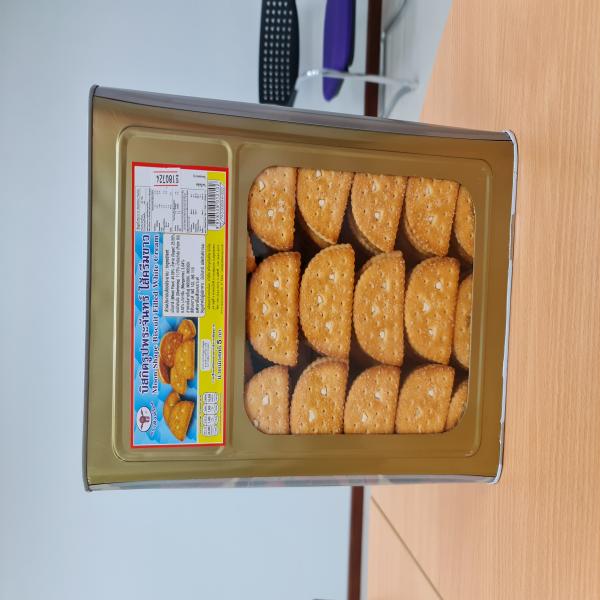 Moon Shape Biscuit Filled With White Cream