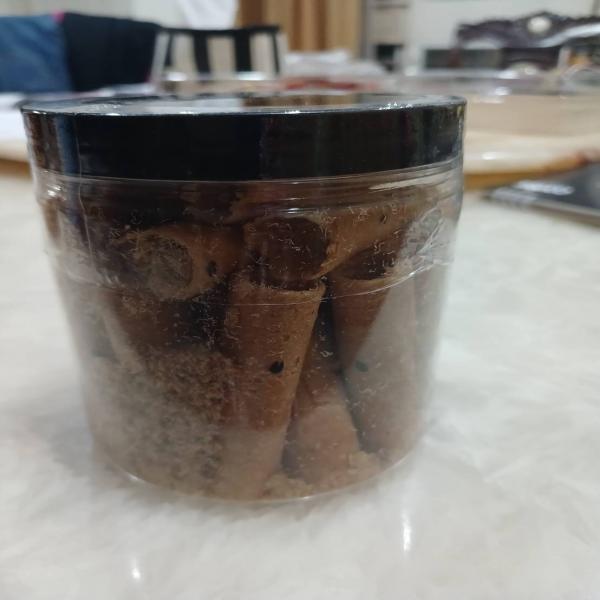 Thong roll filled with fish floss