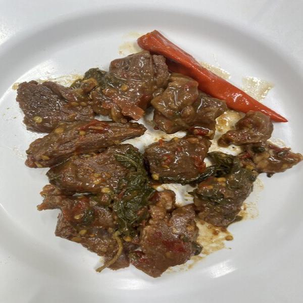 ผัดกะเพราเนื้อแซ่บออสเตรเลีย (ตราแซ่บโบร๋)