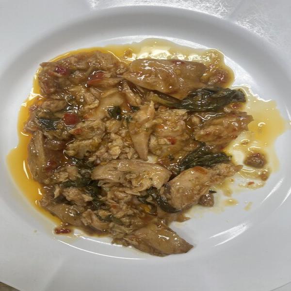 ผัดกะเพราปลาทูน่าแซ่บ (ตราแซ่บโบร๋)