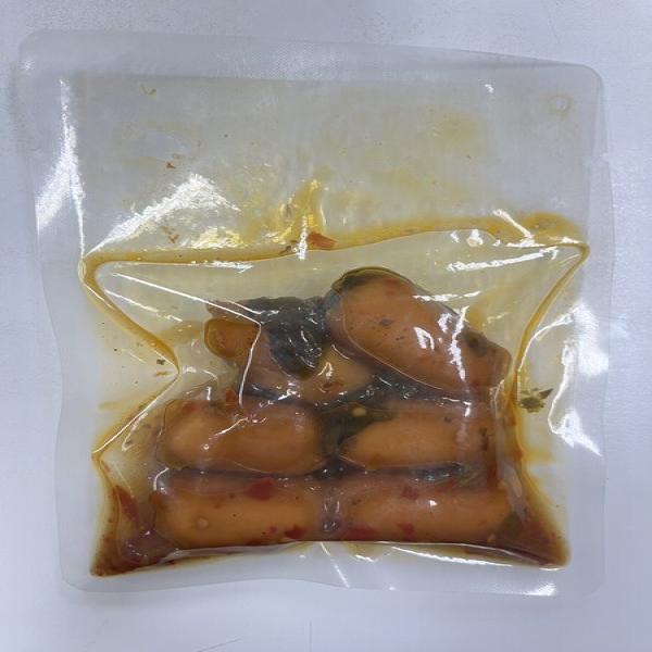 ผัดกะเพราไส้กรอกไก่แซ่บ (ตราแซ่บโบร๋)