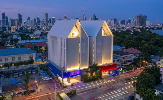 โรงแรม เรด ครอคโคไดล์