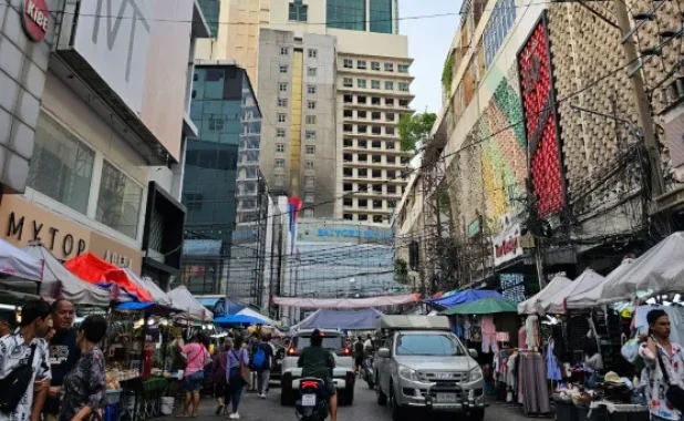ตลาดกลางคืนประตูน้ำ