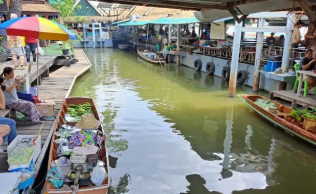 Khlong Lat Mayom Floating Market