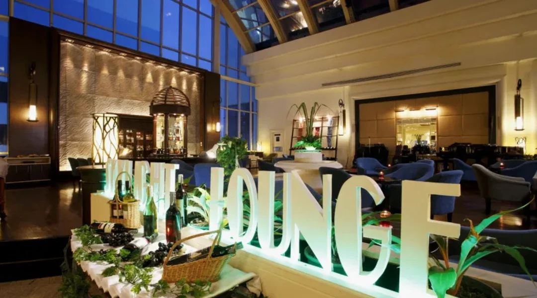 chy-skylight-lounge-02.webp